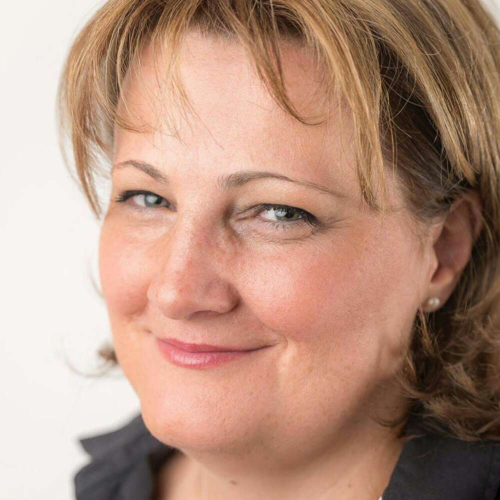 Portrait May B. Aweley