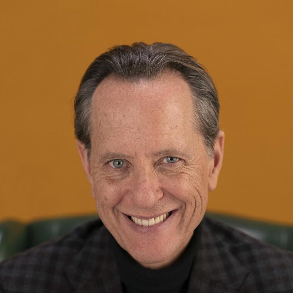 Portrait Richard E. Grant (Narrator)